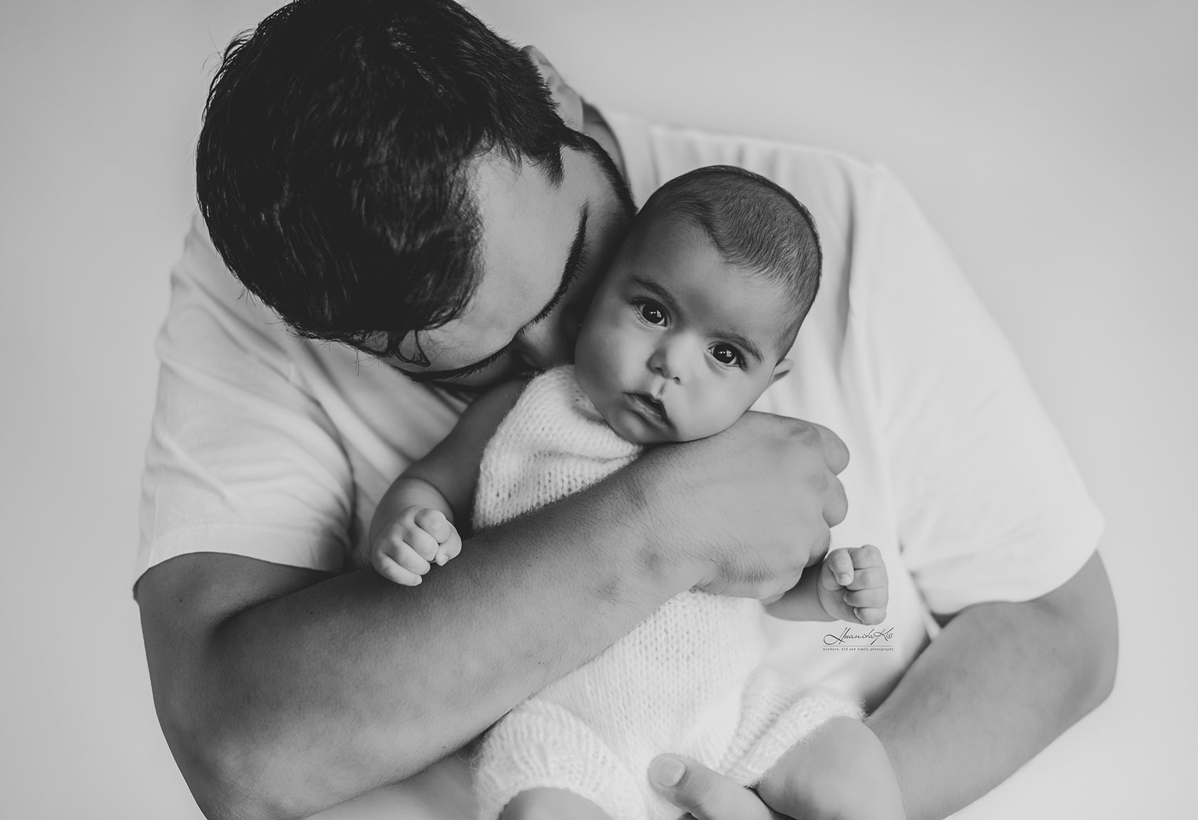 Bebe si taticul la sedinta foto de nou nascut
