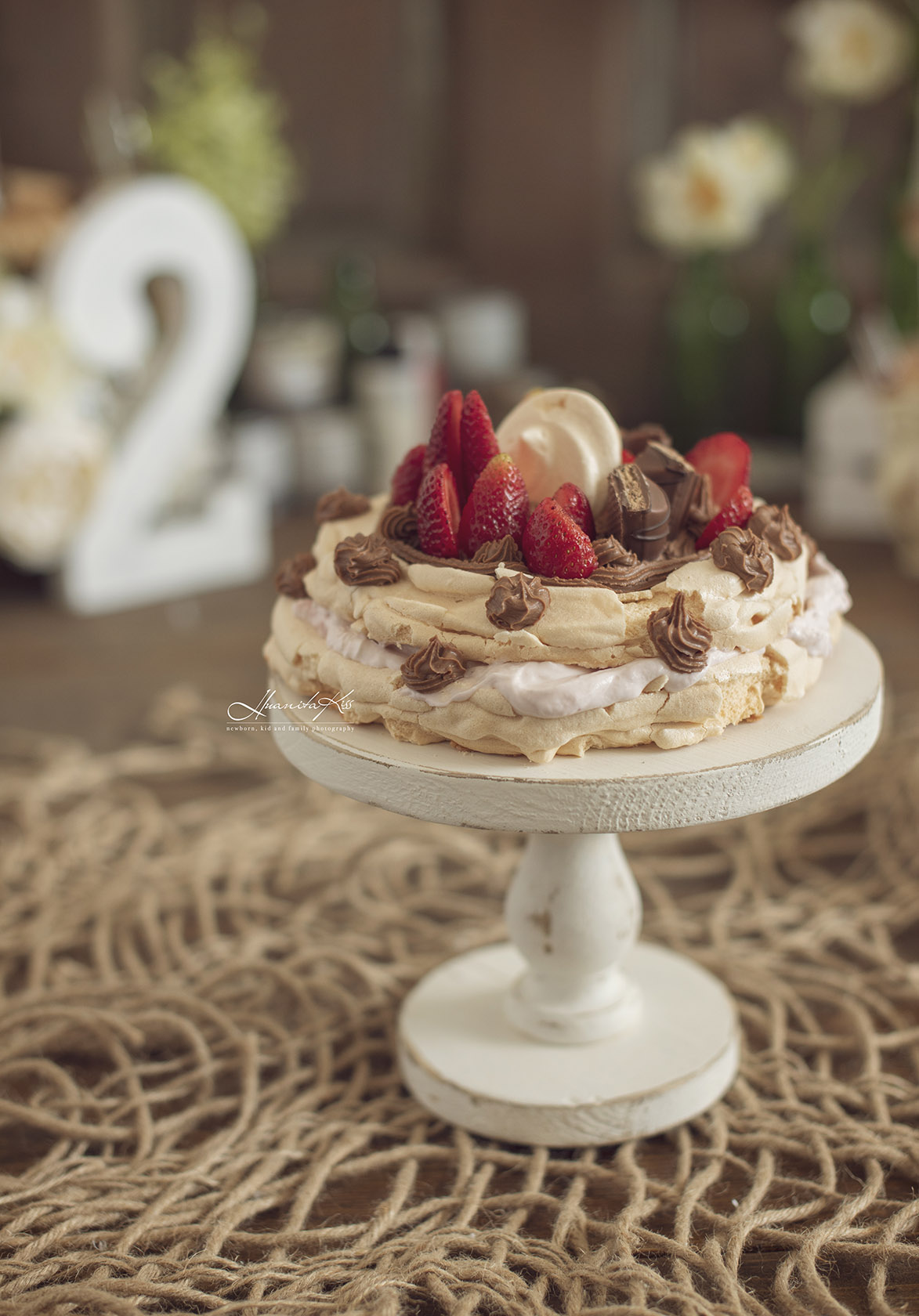 Tortulet festiv la doi anisori la ședința foto cu tort